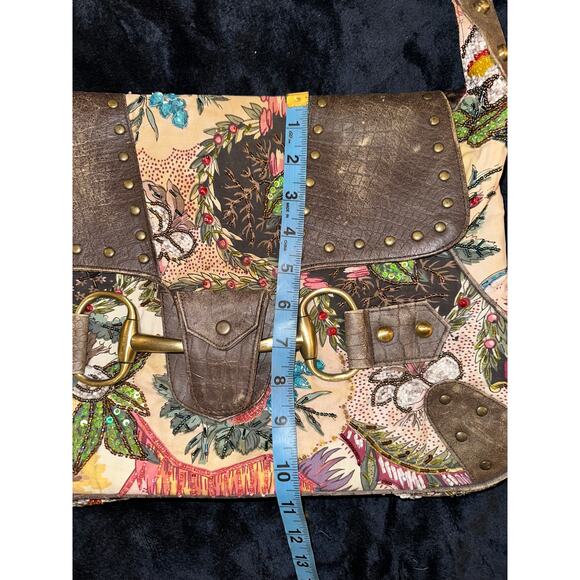 VINTAGE CHRISTIANA LARGE BOHO BEADED LEATHER HORSEBIT MESSENGER SADDLE BAG - Picture 7 of 9